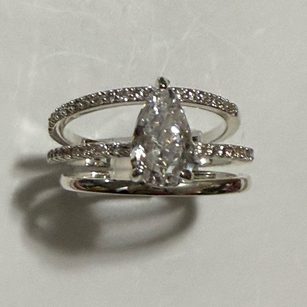 Elegant Size 7 Teardrop Cubic Zirconia (CZ) in a Silver Plated Ring Setting NIB